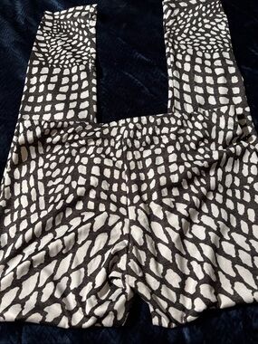 Women’ Black & White Patterned Leggings Nally & Millie